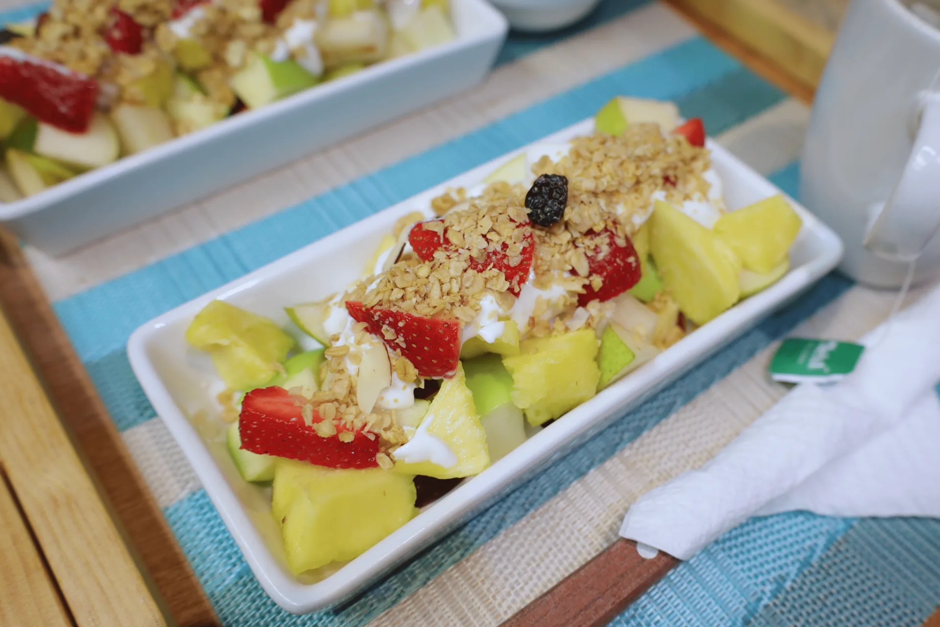 Comida saludable con fruta fresca para pacientes en recuperación